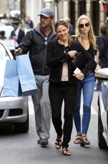 Jennifer Garner feet photo thumbnail
