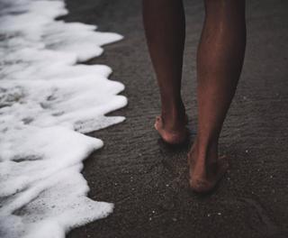 Halle Berry feet photo thumbnail