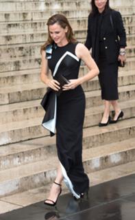 Jennifer Garner feet photo thumbnail