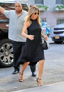 Jennifer Aniston feet photo thumbnail