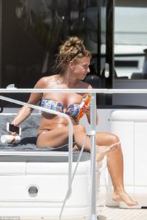 Coleen Rooney feet photo thumbnail