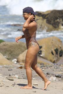 Christina Milian feet photo thumbnail