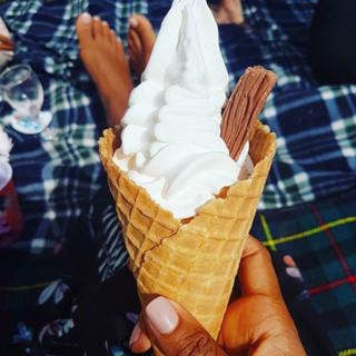 Rochelle Humes feet photo thumbnail