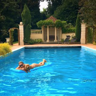 Kimberley Garner feet photo thumbnail