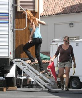Ashlee Simpson feet photo thumbnail
