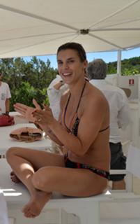 Elisabetta Canalis feet photo thumbnail