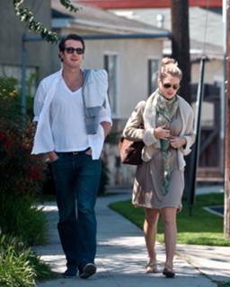 Alice Eve feet photo thumbnail