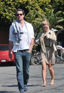 Alice Eve feet photo thumbnail