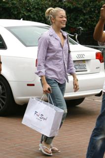 LeAnn Rimes feet photo thumbnail