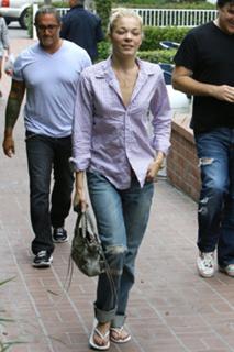 LeAnn Rimes feet photo thumbnail