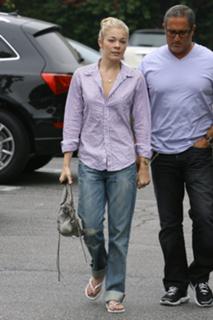 LeAnn Rimes feet photo thumbnail