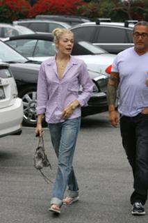LeAnn Rimes feet photo thumbnail
