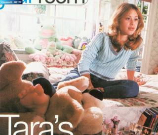 Tara Lipinski feet photo thumbnail