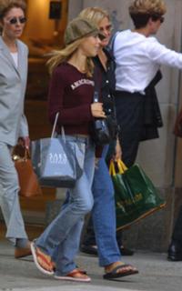 Tara Lipinski feet photo thumbnail