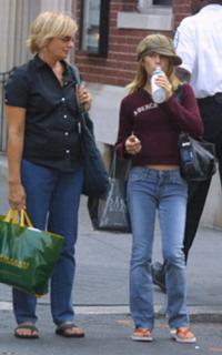 Tara Lipinski feet photo thumbnail