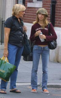 Tara Lipinski feet photo thumbnail