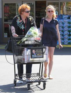 Kirsten Dunst feet photo thumbnail