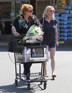 Kirsten Dunst feet photo thumbnail