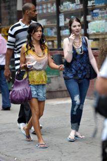 Michelle Trachtenberg feet photo thumbnail