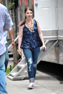 Michelle Trachtenberg feet photo thumbnail