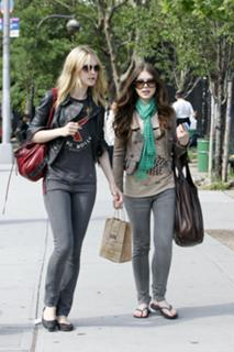 Michelle Trachtenberg feet photo thumbnail