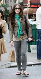 Michelle Trachtenberg feet photo thumbnail