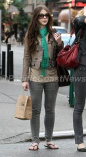 Michelle Trachtenberg feet photo thumbnail