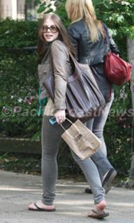 Michelle Trachtenberg feet photo thumbnail