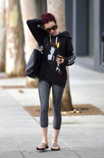 Lily Collins feet photo thumbnail