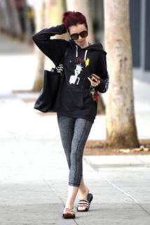 Lily Collins feet photo thumbnail