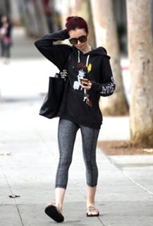 Lily Collins feet photo thumbnail
