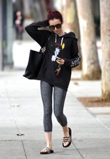 Lily Collins feet photo thumbnail