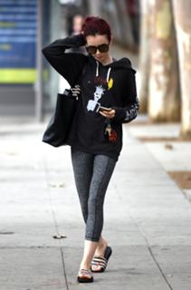 Lily Collins feet photo thumbnail
