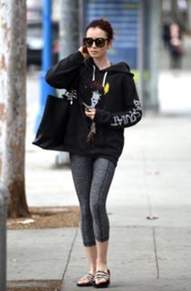 Lily Collins feet photo thumbnail