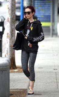 Lily Collins feet photo thumbnail