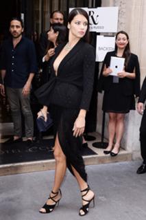 Adriana Lima feet photo thumbnail