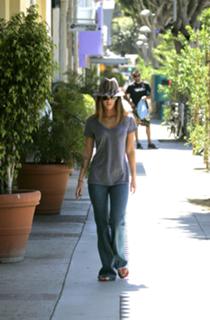 Megan Fox feet photo thumbnail