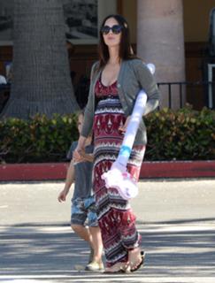 Megan Fox feet photo thumbnail