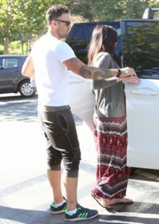 Megan Fox feet photo thumbnail