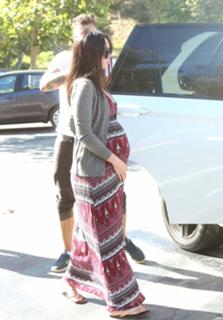 Megan Fox feet photo thumbnail