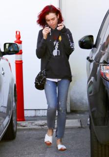 Lily Collins feet photo thumbnail