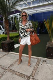 Adriane Galisteu feet photo thumbnail