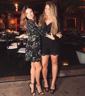 Isis Valverde feet photo thumbnail