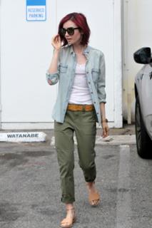 Lily Collins feet photo thumbnail