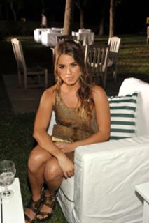 Nikki Reed feet photo thumbnail