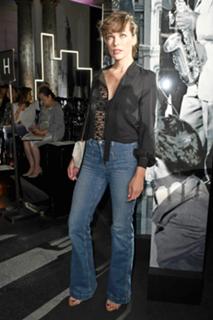 Milla Jovovich feet photo thumbnail