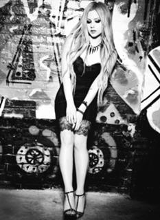 Avril Lavigne feet photo thumbnail