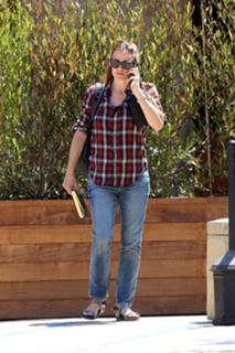 Jennifer Garner feet photo thumbnail