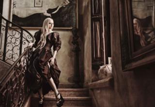 Avril Lavigne feet photo thumbnail