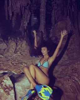 Victoria Justice feet photo thumbnail